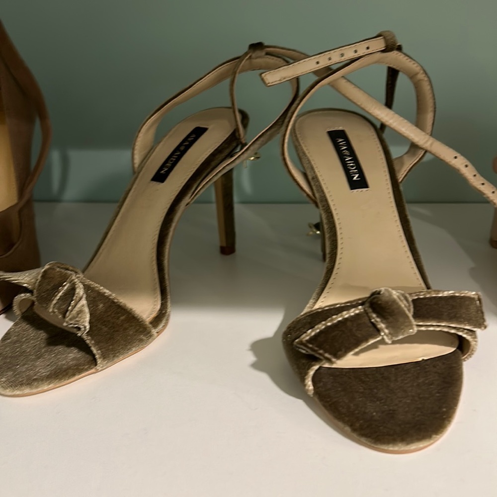 ava & aiden size 7 heels, never worn moss, green, and velvet